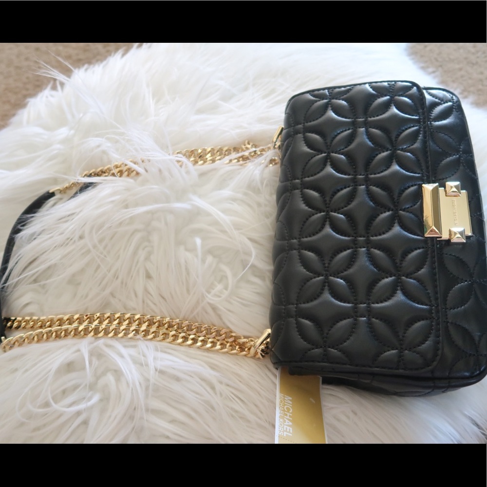 Brand new with tags and come with dust bag as well